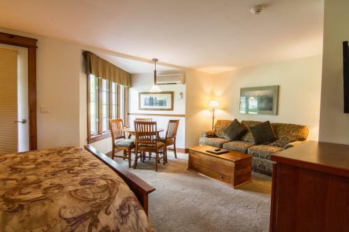 Hotel Winwood Inn & Condominiums