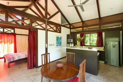 Kenaki Lodge