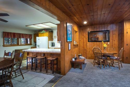 54 Finster's Treehouse