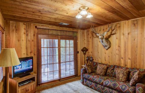 17b Tyler's Timber Lodge