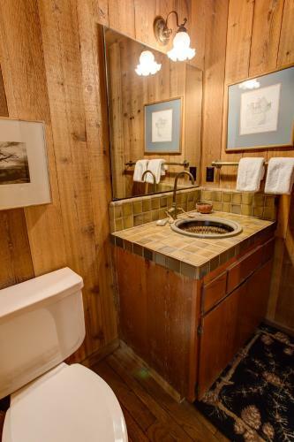 17b Tyler's Timber Lodge