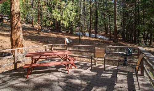 11b Sequoia House