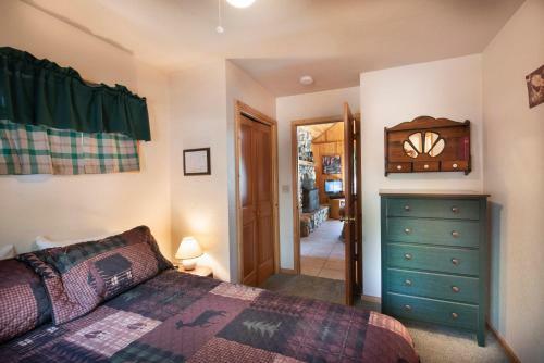 24 Wawona Cabin