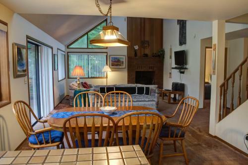 Deer Run Retreat Three-bedroom Chalet