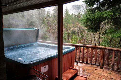 Riverview Retreat Four-bedroom Chalet