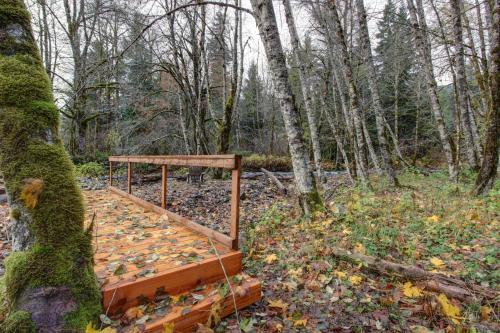 Wy' East Log Lodge