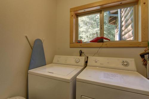 Wy' East Log Lodge