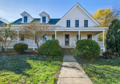 Chic Antique In Wellfleet Village