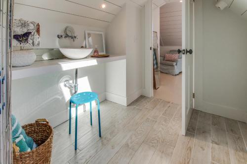 Chic Antique In Wellfleet Village