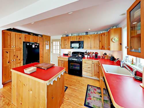90 Lieutenant Island Rd Home