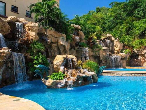 Hotel Clarion Suites Roatan At Pineapple Villas