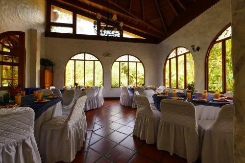 Hotel Rio Perlas