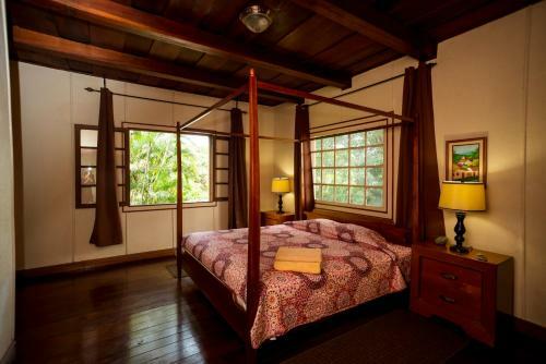 Hostal Casa De Piedra Escaz�