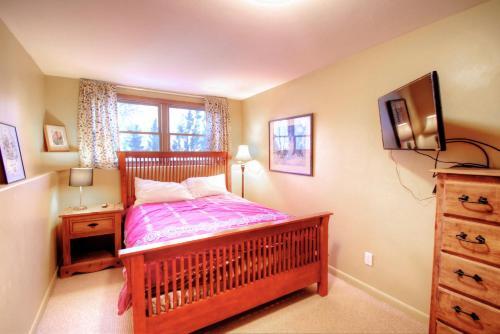 1717 Geneva Drive W Townhouse