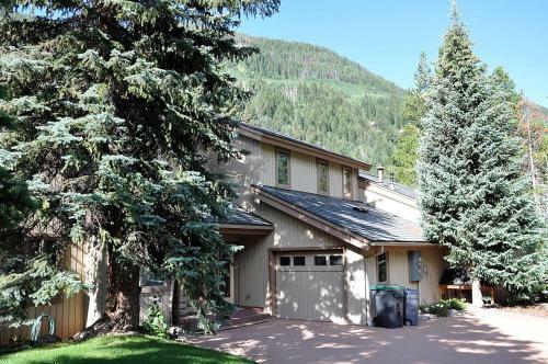 Elegant Creekside Home In East Vail