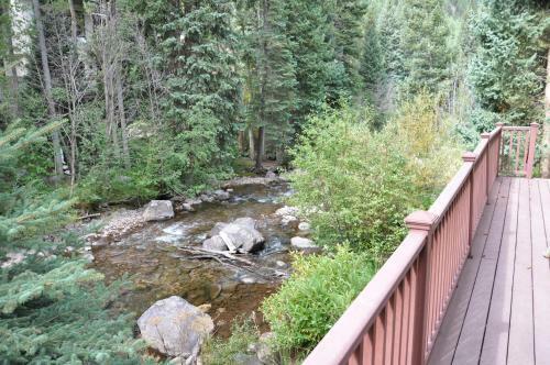 Elegant Creekside Home In East Vail
