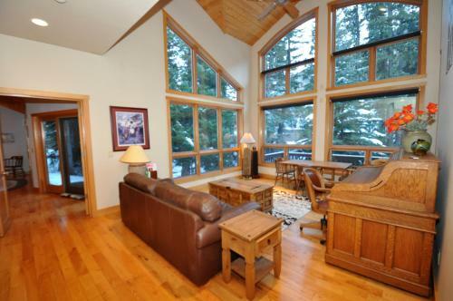 Elegant Creekside Home In East Vail