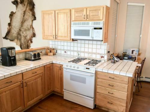 Gorgeous Home In Quiet East Vail