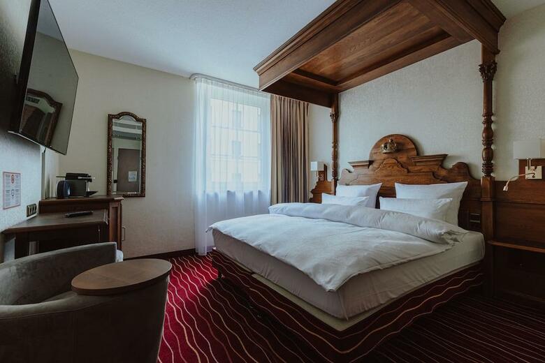 King's Hotel First