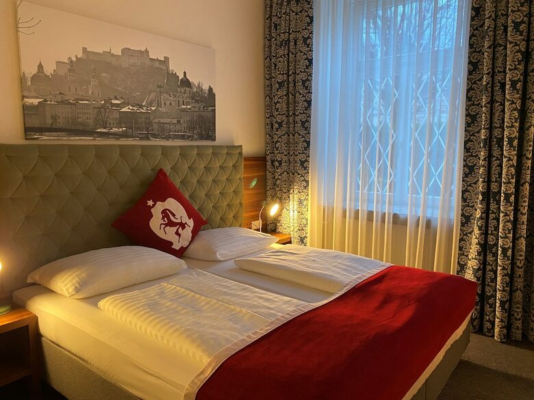 Hotel NH Carlton