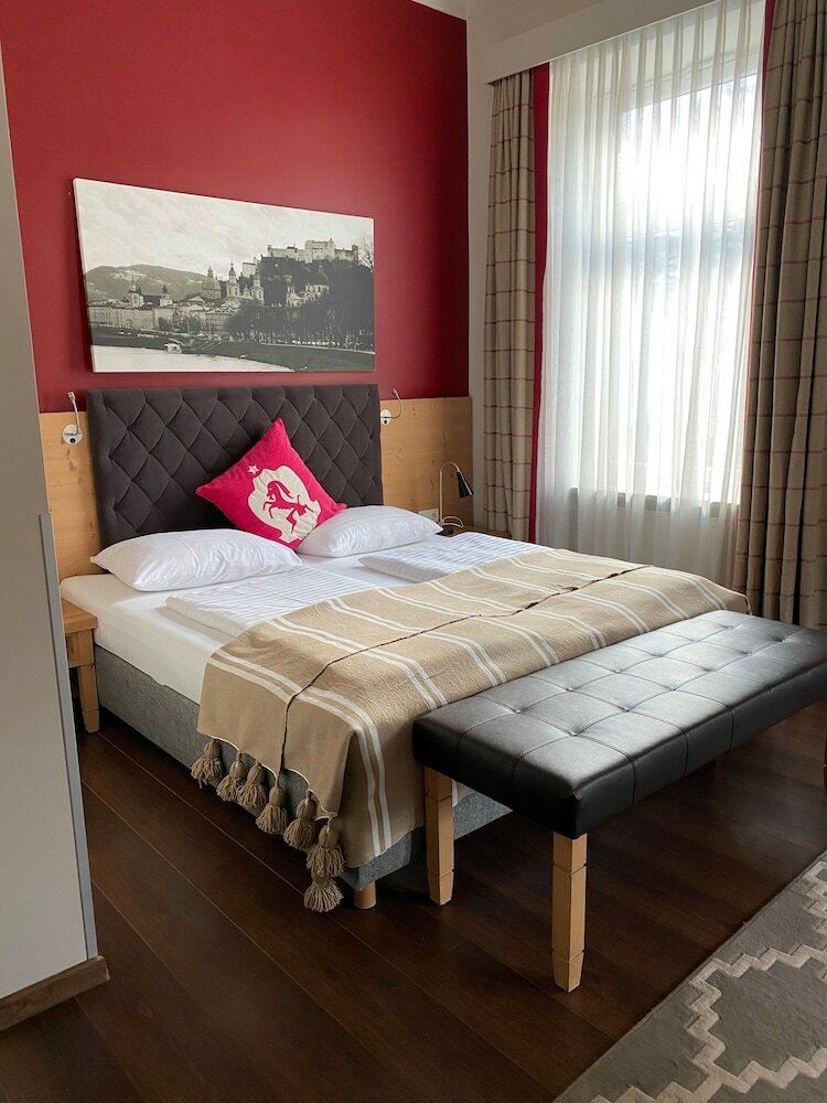 Hotel NH Carlton
