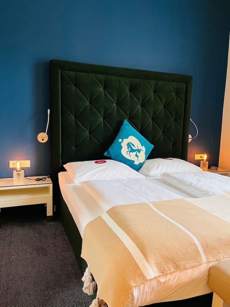 Hotel NH Carlton