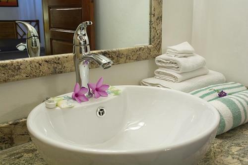 Hotel Parrot Cove Lodge