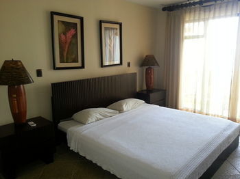 Shana Hotel & Residence