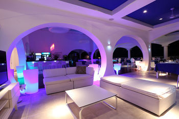Shana Hotel & Residence