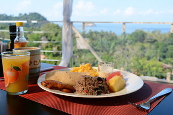 El Faro Beach Hotel