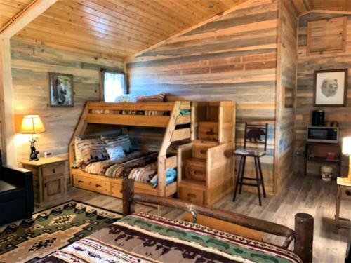 Posada Yellowstone Cutthroat Guest Ranch