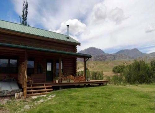 Posada Yellowstone Cutthroat Guest Ranch