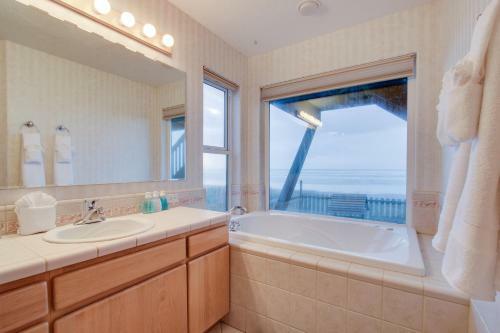 Wakonda Oceanfront Escape