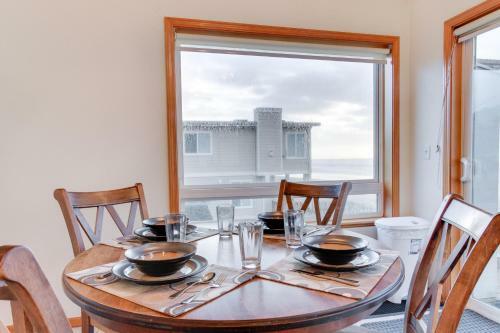 Wakonda Oceanfront Escape