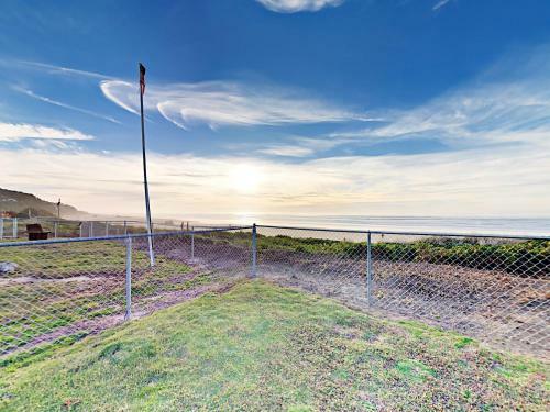 4612 Sw Pacific Coast Hwy Home
