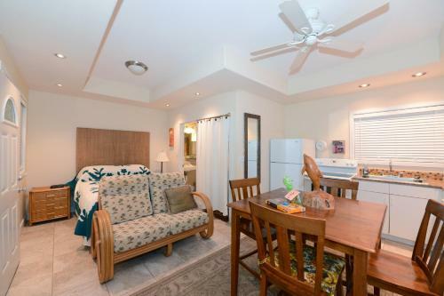 Lodge Waimanalo Beach Cottages