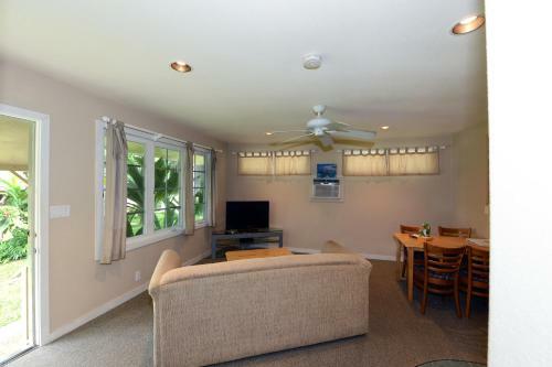 Lodge Waimanalo Beach Cottages