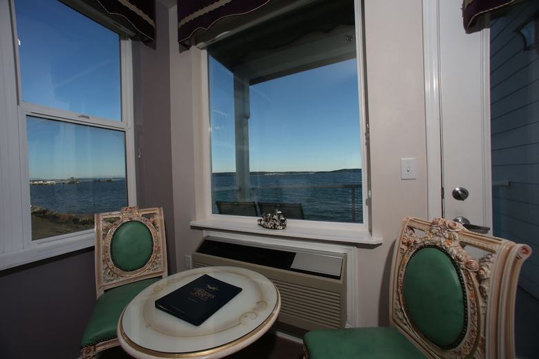 Hotel Tides Inn