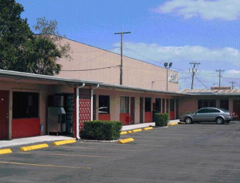 Motel Plaza Travel Inn