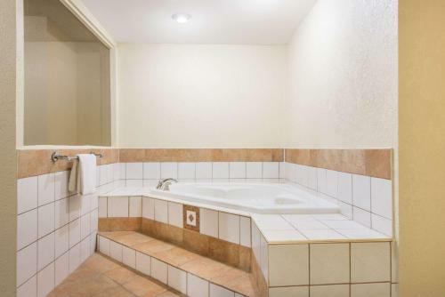 Hotel Days Inn Saint Louis North