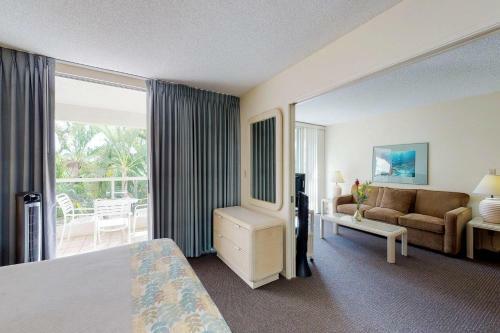 Maui Banyan Q203a & Q203b