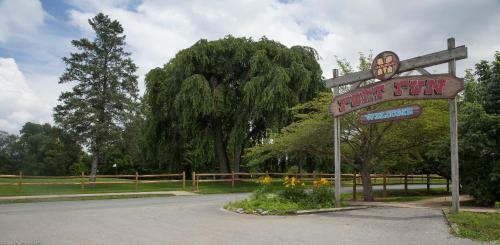 Circle M Camping Resort Screened Park Model 27