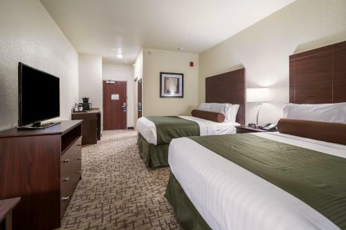 Cobblestone Hotel And Suites Victor