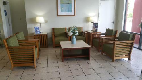Hotel Days Inn Cruise Port West