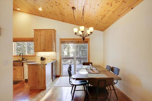 Tahoe Donner Vacation Home - Davos Home
