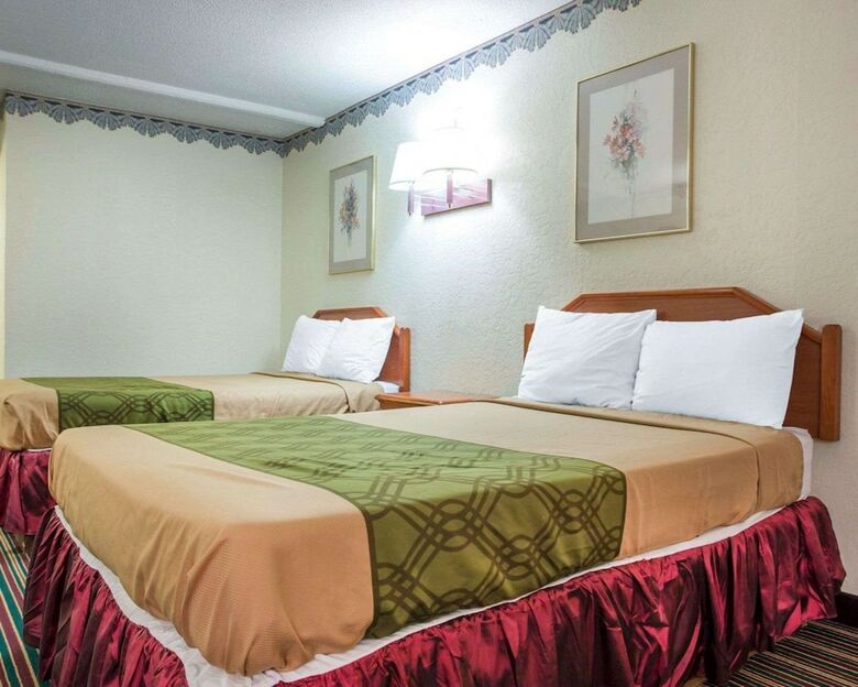 Hotel Stone Mountain Inn & Suites