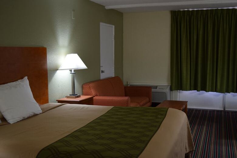 Hotel Stone Mountain Inn & Suites