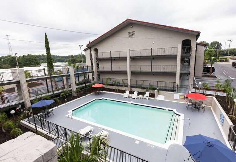 Hotel Stone Mountain Inn & Suites