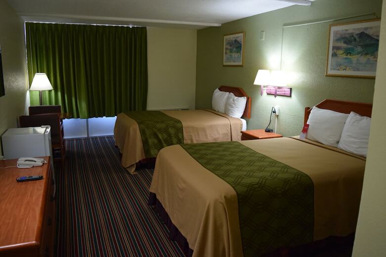 Hotel Stone Mountain Inn & Suites