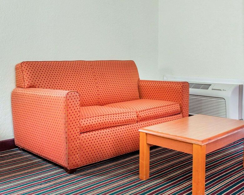 Hotel Stone Mountain Inn & Suites